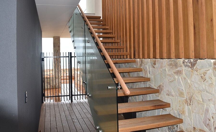 glass-staircase-balustrades-with-wooden-steps