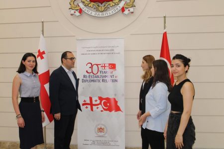 საქართველოს ელჩმა თურქეთში ქართველ სტუდენტებს უმასპინძლა